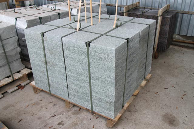 181011tile granite mansurov sawsidewalk big